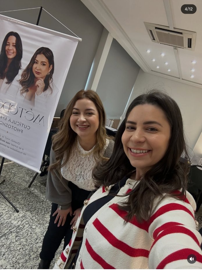 Mariana em evento de formação com alunas