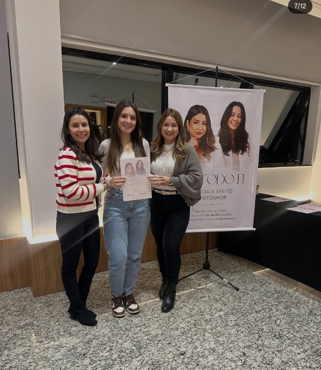 Mariana com aluna formada